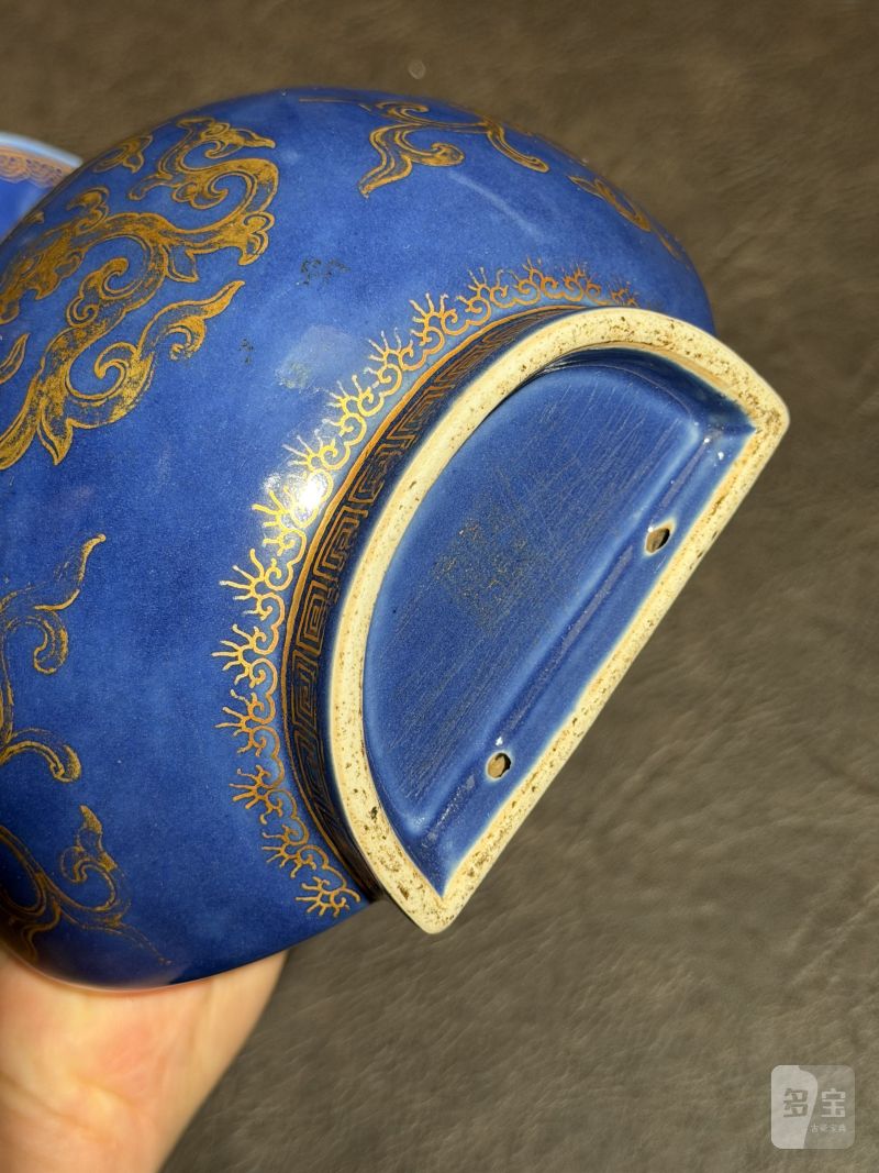 清乾隆 宝石蓝釉描金团龙纹壁瓶 - 图14